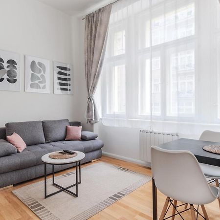 Luminous Apartment For 2 Near Wenceslas Square By Prague Days Kültér fotó