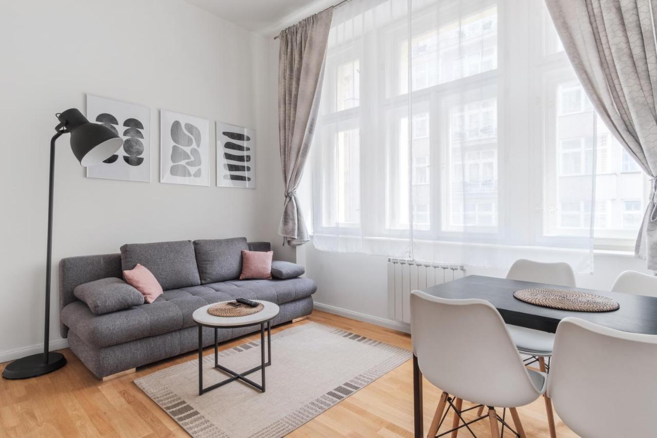 Luminous Apartment For 2 Near Wenceslas Square By Prague Days Kültér fotó