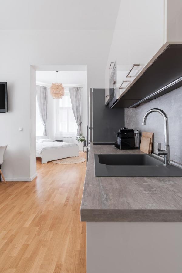 Luminous Apartment For 2 Near Wenceslas Square By Prague Days Kültér fotó