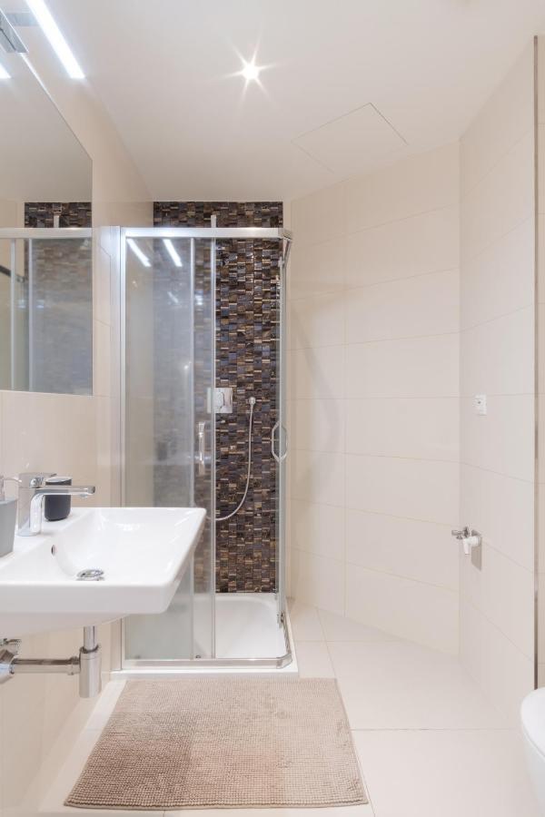 Luminous Apartment For 2 Near Wenceslas Square By Prague Days Kültér fotó