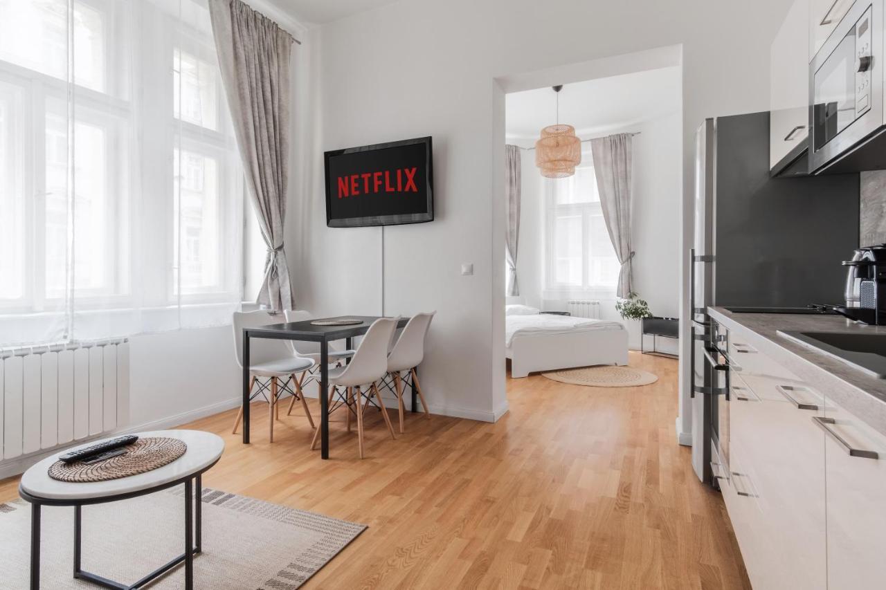 Luminous Apartment For 2 Near Wenceslas Square By Prague Days Kültér fotó